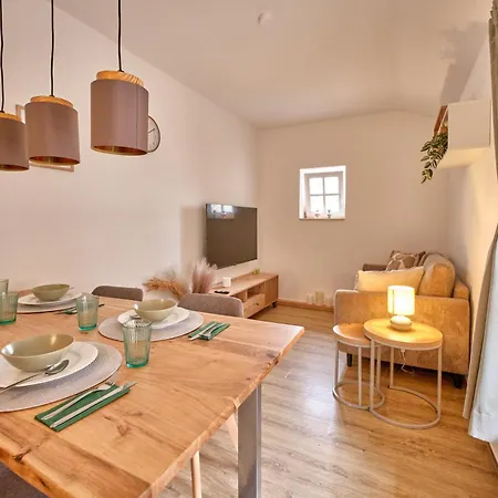 Neu! Historischer Altbau In Ruhiger Lage Apartmán *