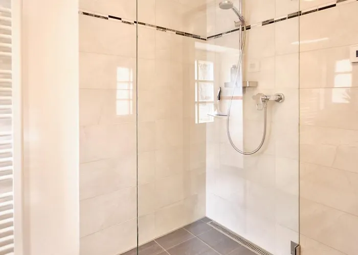 Neu! Historischer Altbau In Ruhiger Lage Lejlighed